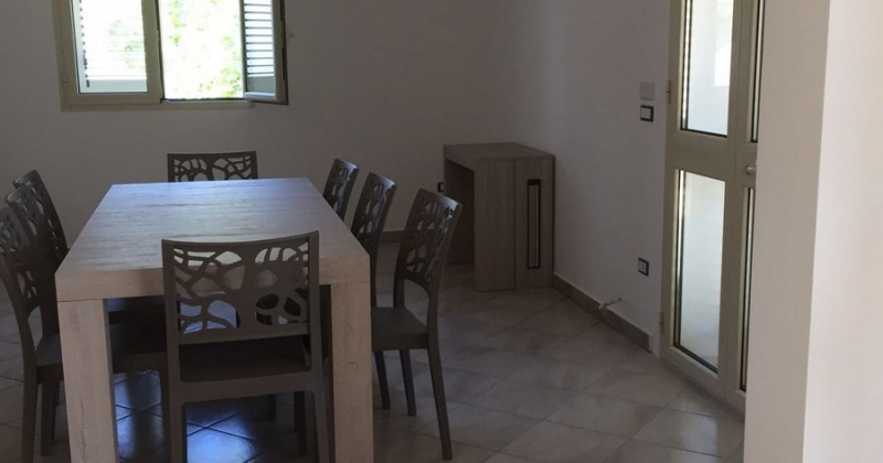 nella foto vediamo una cucina di una villa in salento