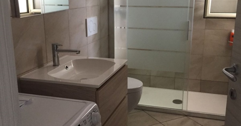 nella foto vediamo un bagno di una splendida villa ubicata in salento