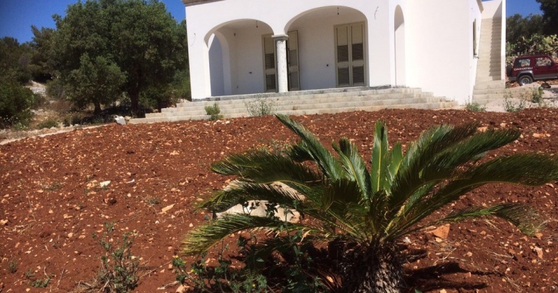nella foto vediamo l'esterno di una villa in Puglia nella bellissima Pescoluse perla nel salento