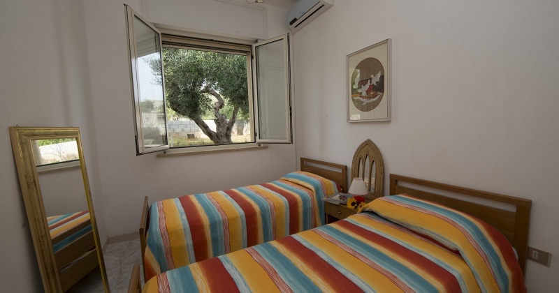 nella foto vedo una camera di una casa vacanze in torre vado in salento 