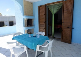 nella foto vediamo l'ingresso di una casa in vendita proposta da petracca immobiliare in salve
